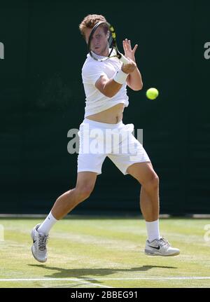 Luke Bambridge della Gran Bretagna in azione contro Noah Rubin degli Stati Uniti Foto Stock