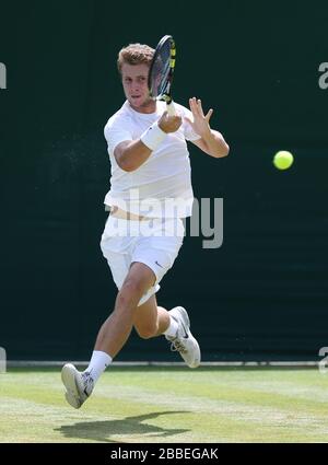 Luke Bambridge della Gran Bretagna in azione contro Noah Rubin degli Stati Uniti Foto Stock