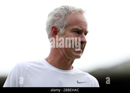 John McEnroe degli Stati Uniti in azione con il partner Patrick McEnroe contro Paul McNamee e Peter McNamara dell'Australia nella partita di Gentlemen's Senior Invitation Double Foto Stock