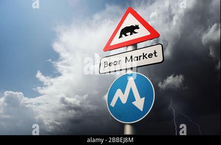 Contrazione del mercato azionario finanziario. Una recessione globale del mercato dell'orso con marcature di avvertimento sui cartelli stradali. Concetto di illustrazione 3D. Foto Stock