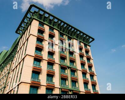 SINGAPORE – 12 MAR 2020 – camere vuote balconi dell'Hotel Michael, un hotel a cinque stelle in stile art-deco all'Hotel Resort World Sentosa, S. Foto Stock