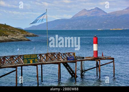 Ushuaia, Argentina: Piccolo molo dell'ufficio postale alla fine della Pan American Highway a Tierra del Fuego National vicino a Ushuaia Foto Stock