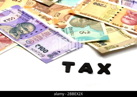 649.TAX Concept,L'alfabeto FISCALE su sfondo monetario,idea di concetto di affari e & finanziario,valuta indiana, rupia, rupia indiana,soldi indiani, affari Foto Stock