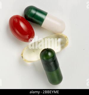 compresse supplementi medicina pillole rotondo gruppo contenitore tubo Foto Stock