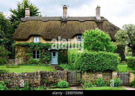 Una casa con tetto di paglia nel Chipping Campden nel Cotswolds in Inghilterra Foto Stock