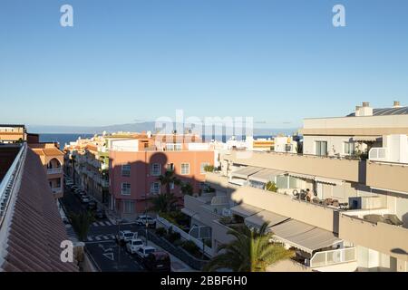 La mattina presto vista sul villaggio, Playa San Juan, Tenerife, Isole Canarie, Spagna Foto Stock