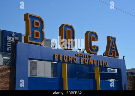 Buenos Aires, Argentina-Febbraio 2019: Vista ravvicinata dell'ingresso dello stadio della squadra di calcio Boca Juniors. Foto Stock