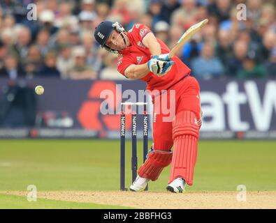 Il Jos Buttler dell'Inghilterra colpisce Foto Stock