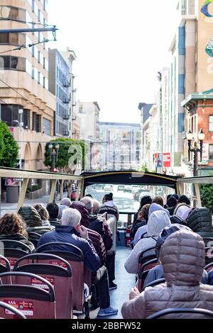 Turisti mentre si gode il viaggio da un autobus a due piani di Big Bus Tours a San Francisco California USA. Turisti in autobus mentre si fa la città tou Foto Stock