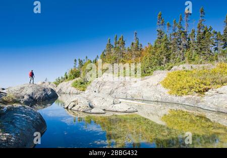 Escursioni lungo il litorale, Parco Nazionale di Pukaskwa, Lago superiore, Ontario, Canada Foto Stock