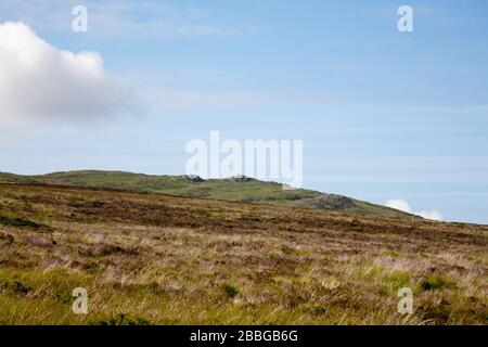 Pen y Castell dal sentiero che conduce a Llyn Eigiau Serbatoio sotto Carnedd Llewelyn sopra la Conwy Valley Snowdonia North Galles Foto Stock