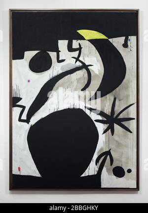 Dipinto del pittore modernista spagnolo Joan Miró intitolato 'Donna e uccello nella notte' (1974) in mostra nella Fundació Joan Miró (Fondazione Joan Miró) a Barcellona, Catalogna, Spagna. Foto Stock
