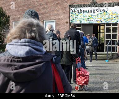 Hilfsangebote des Erzbistums Koeln fŸr Obdachlose im Erzbischoeflichen Priesterseminar in der aktuellen Corona-Pandemie Obdachloser und BedŸrftige wa Foto Stock