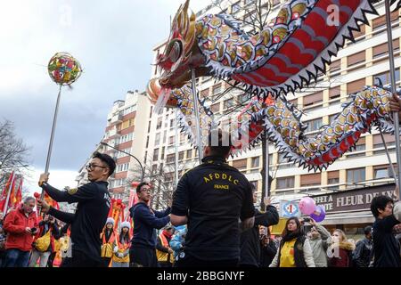 Evento di sfilata del nuovo anno cinese a Parigi 2017. Foto Stock