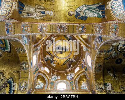 Palermo, Sicilia, Italia, Giugno 2019 la pittura interna del soffitto della Chiesa Martorana a Palermo Foto Stock