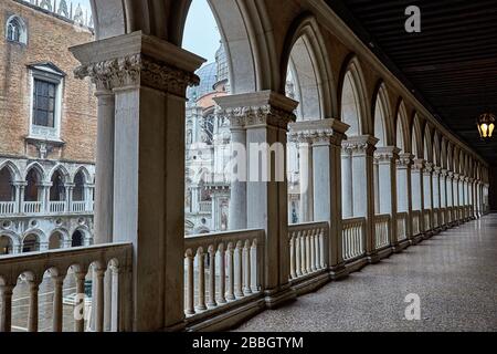 Doges ha speso abbondanti quantità di denaro per rendere il loro palazzo un simbolo di potenza e raffinatezza: I più grandi artisti e i migliori architetti italiani erano enli Foto Stock