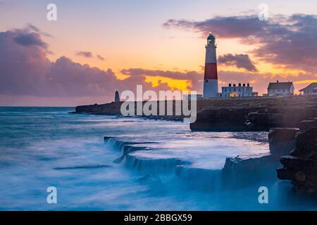 Regno Unito, Inghilterra, Dorset, Portland Bill, Portland Bill Lighthouse, Sunset Foto Stock