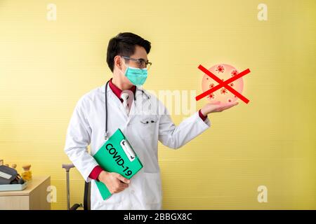 I medici nelle tute e nelle maschere protettive hanno trovato il vaccino COVID-19 per fermare la diffusione della malattia. Il virus è un focolaio in corso di coronavirus di Foto Stock