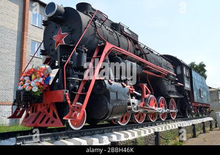 Una locomotiva di classe L nella stazione ferroviaria di Taichet, Russia. Foto Stock