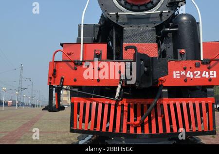 Una locomotiva a vapore di classe sovietica nella stazione ferroviaria di Vikhorevka, Russia, sulla linea Baikal-Amur-Magistral. Foto Stock