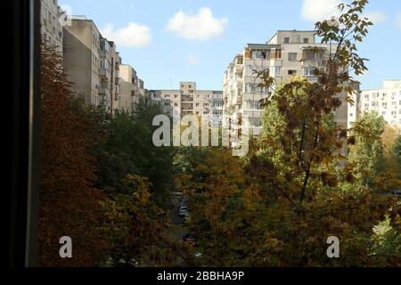 Edifici di appartamenti in epoca comunista a Bucarest, Romania Foto Stock