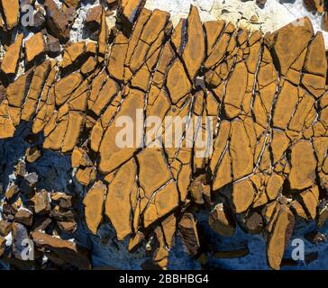 La struttura di pietra incrinata nei tassi in Dakota del Nord, Stati Uniti Foto Stock