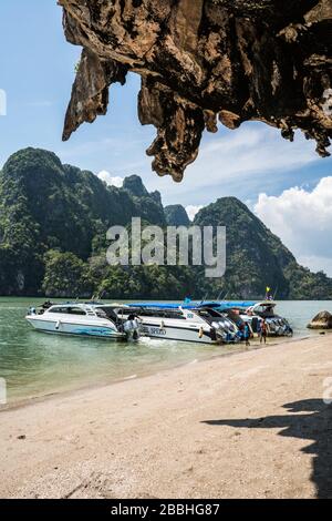 Turisti sull'isola di James Bond, Thailandia, Asia Foto Stock