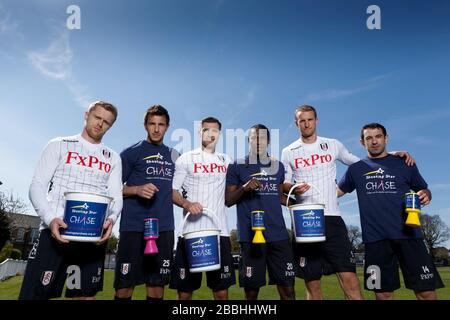 (Sinistra-destra) Fulham's Damien Duff, Stanislav Manolev, Aaron Hughes, Hugo Rodallega, Brea Hangeland e Giorgos Karagounis promuovono l'evento di beneficenza Shooting Star Chase al Motspur Park. Foto Stock