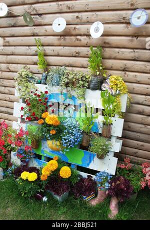 Appesa al Pallet Garden presso la Boston West Academy Foto Stock