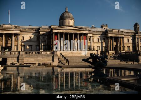 Trafalgar Square, Londra, Inghilterra, vuoto a causa del blocco del virus corona Foto Stock