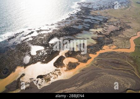 Veduta aerea della costa nell'Islanda meridionale Foto Stock