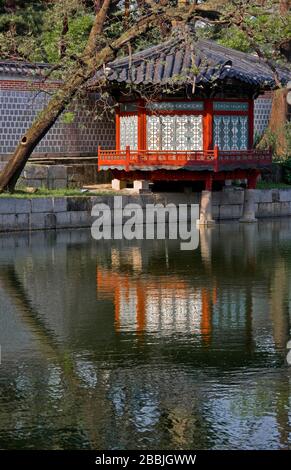 Foto della casa del tè al Palazzo reale Gyeongbokgung a Seoul Foto Stock