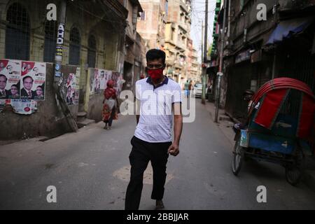 Dhaka, Bangladesh. 31st Mar, 2020. Persone che indossano maschere come precauzione di COVID-19 da diffondere. Fino ad ora 44 persone sono state infettate da COVID-19 in Bangladesh, di cui 5 sono morte confermate da IEDCR. (Foto di MD Rakibul Hasan/Pacific Press) credito: Pacific Press Agency/Alamy Live News Foto Stock