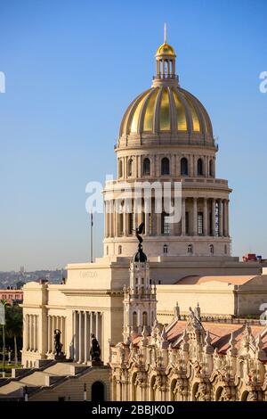 El Capitolio o il Campidoglio e Gran Teatro de la Habana, l'Avana, Cuba Foto Stock