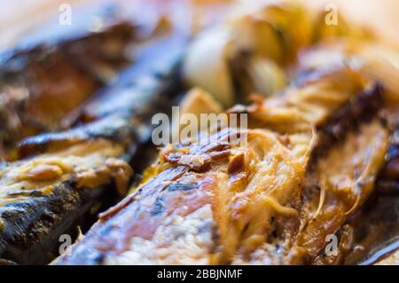 Sgombro cotto nel forno, piatto di casa, primo piano Foto Stock