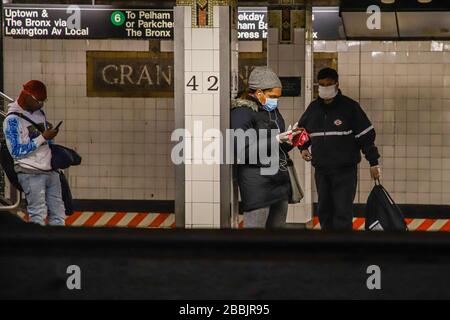 New York, NEW YORK, EUA. 31st Mar, 2020. Guida nella metropolitana di New York durante Coronavirus Covid-19 Pandemic negli Stati Uniti. Credit: Vanessa Carvalho/ZUMA Wire/Alamy Live News Foto Stock