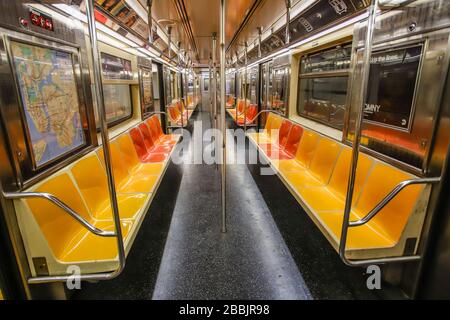 New York, NEW YORK, EUA. 31st Mar, 2020. Guida nella metropolitana di New York durante Coronavirus Covid-19 Pandemic negli Stati Uniti. Credit: Vanessa Carvalho/ZUMA Wire/Alamy Live News Foto Stock