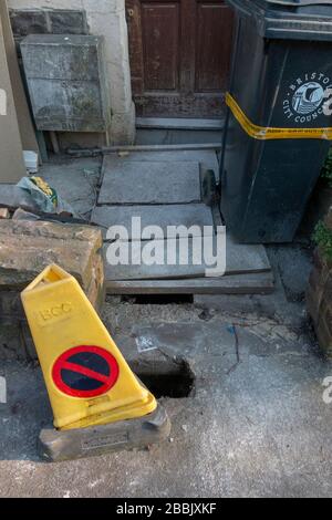 Bristol-March 2020-England-una veduta ravvicinata di un'area di concrtuction dove le renervations stanno avendo luogo nel paese Foto Stock