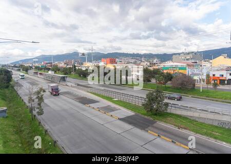 10 ottobre 2019: Le strade del nord della città di Bogotà vuoto, a causa della allerta e la diffusione del coronvirus, COVID-19 credito: Daniel Garzon Herazo / ZUMA filo / Alamy Live News Foto Stock