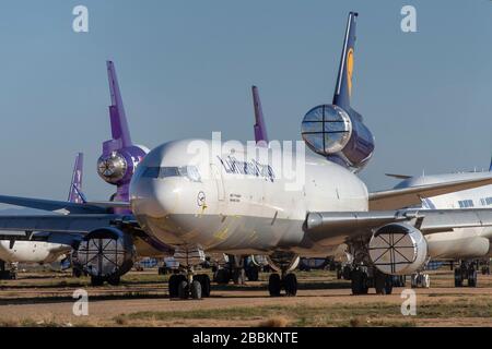 Un ex jet cargo Lufthansa presso l'aeroporto logistico della California meridionale in mezzo alla pandemia globale di coronavirus COVID-19, lunedì 30 marzo 2020, a Victorville, California (Brandon Slotter/Image of Sport) (Foto di IOS/Espa-Images) Foto Stock