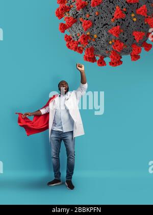 Super eroe medico con mantello rosso combatte contro un grande virus Foto Stock