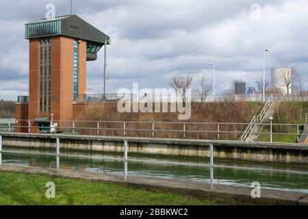 Nuova nave ascensore, Memorial, Lock Park Waltrop, zona Ruhr, Renania Settentrionale-Vestfalia, Germania, Europa Foto Stock