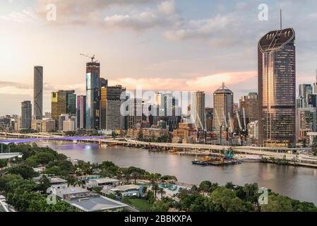 Brisbane, Australia. 31st Mar, 2020. Una vista generale dello skyline della città di Brisbane durante lo scoppio del coronavirus Southbank.Queensland prende le nuove e severe regole di blocco per fermare la diffusione di Covid-19. Credit: SOPA Images Limited/Alamy Live News Foto Stock