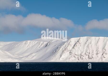 Honninsvag cadde visto dal monte Storefjell, Norvegia. Foto Stock