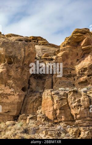 Scala Chacoan, una delle strade dritte fatte dal popolo ancestrale Pueblo, nel Chaco Culture National Historical Park, New Mexico, USA Foto Stock