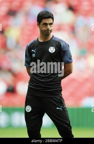 Assistente della città di Manchester, il pullman Mikel Arteta Foto Stock