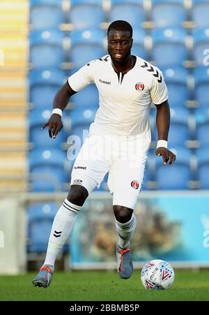 Mohamadou-Naby Sarr di Charlton Athletic in azione Foto Stock