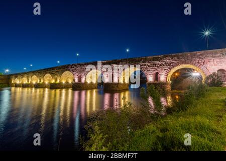 Ponte romano di Mérida, Emerita Augusta, capitale dell'ex Lusitania. Foto Stock