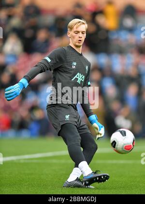 Il portiere di Liverpool Caoimhin Kelleher davanti alla partita Foto Stock