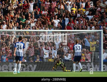 Nathan Redmond di Southampton segna il secondo gol della partita Foto Stock